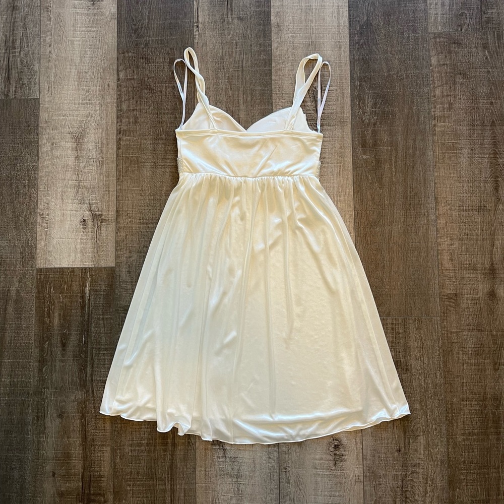 WHITE DRESS - Picture 3 of 5